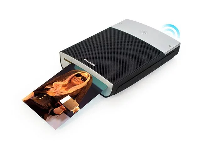 Polaroid GL10 este o imprimanta foto portabila pentru printuri de mici dimensiuni