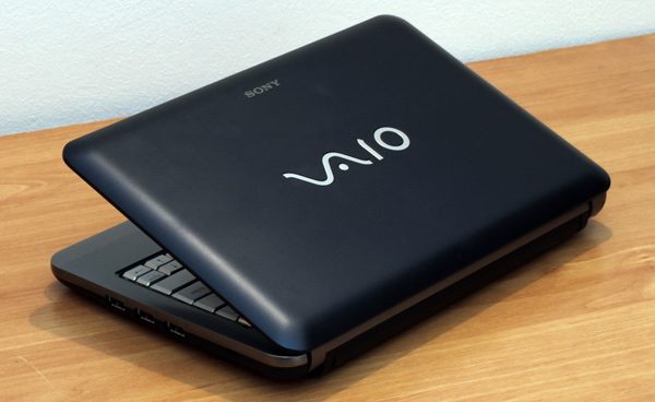 vaio-carcasa Vaio M - solid si aratos, dar fara a impresiona