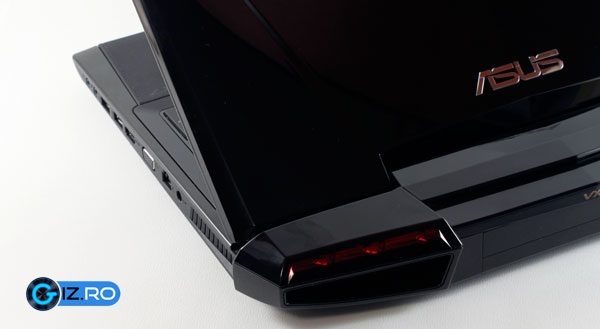 asus-vx7-2 Linie agresiva si calitate excelenta a materialelor si finisajelor