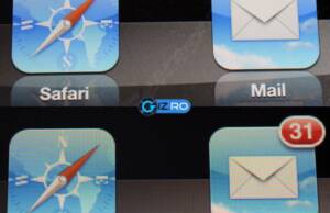 Retina display (sus) versus iPad 2 (jos)