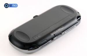 Un trackpad tactil pe spate, si o camera pentru Augmented reality