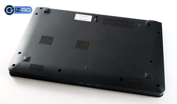 bottom Bateria este plasata in interiorul carcasei