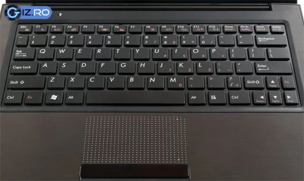 keyboard O tastatura Full-size trebuia sa fie prezenta