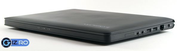 ports2 Fata si dreapta: cititor carduri, mic/casti. 2 x USB 2.0, Lan, alimentare