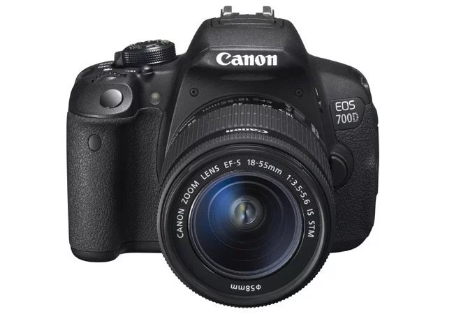 DSLR-urile includ componente care fac ca aparatele sa fie voluminoase