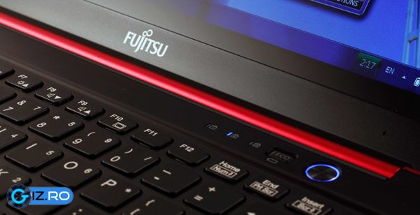 LED-ul albastru puternic al butonului pornire/oprire