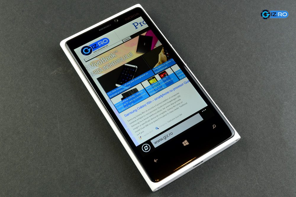 Nokia Lumia 920 este un telefon performant cu Windows Phone