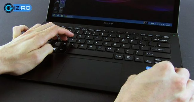 Tastatura este suprinzator de buna, date fiind experientele din trecut