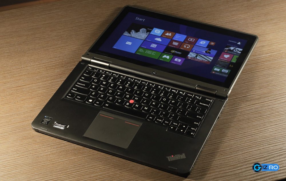 Poti folosi ThinkPad Yoga ca ultrabook cu ecranul rabatat la 180 de grade
