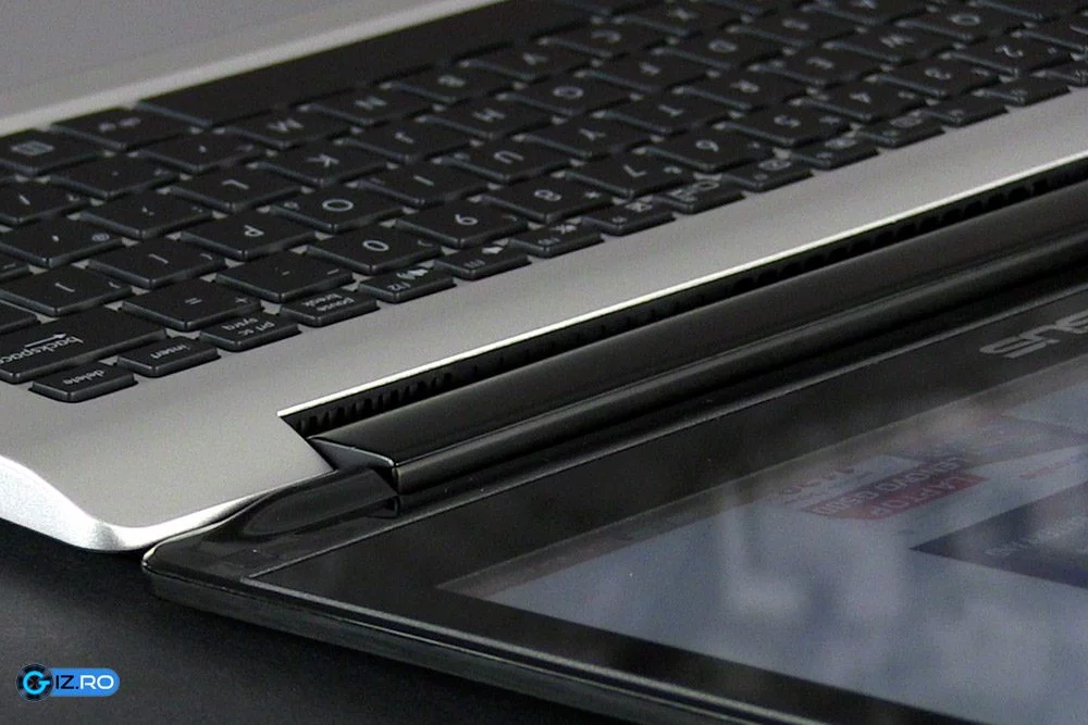 Sistemul de prindere al ecranului de corpul ultrabook-ului este deficitar