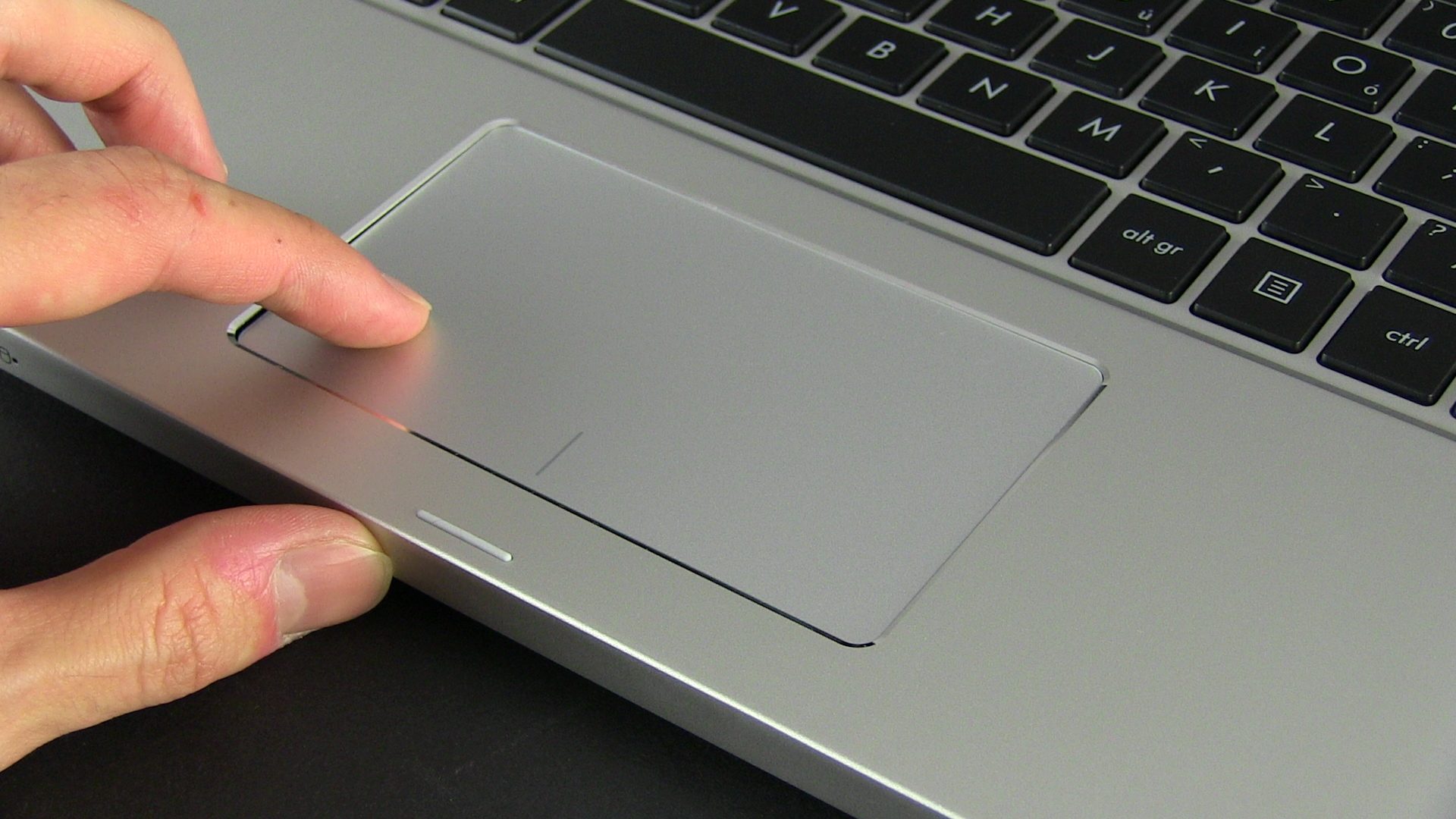 Un trackpad bun, dar care putea fi mai mare