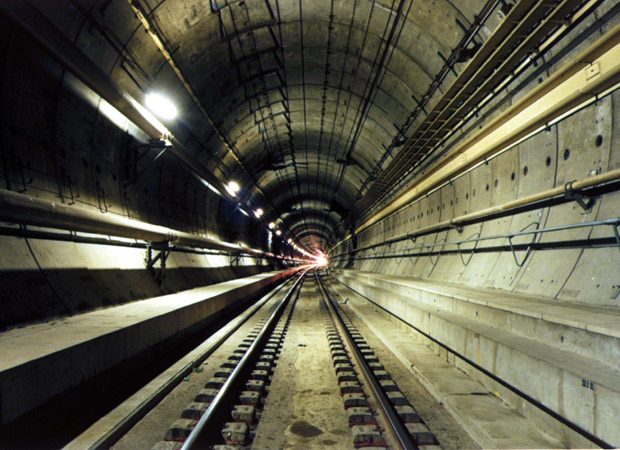 Tunelul pe sub Canalul Menecii, una dintre cele mai impresionante constructii europene