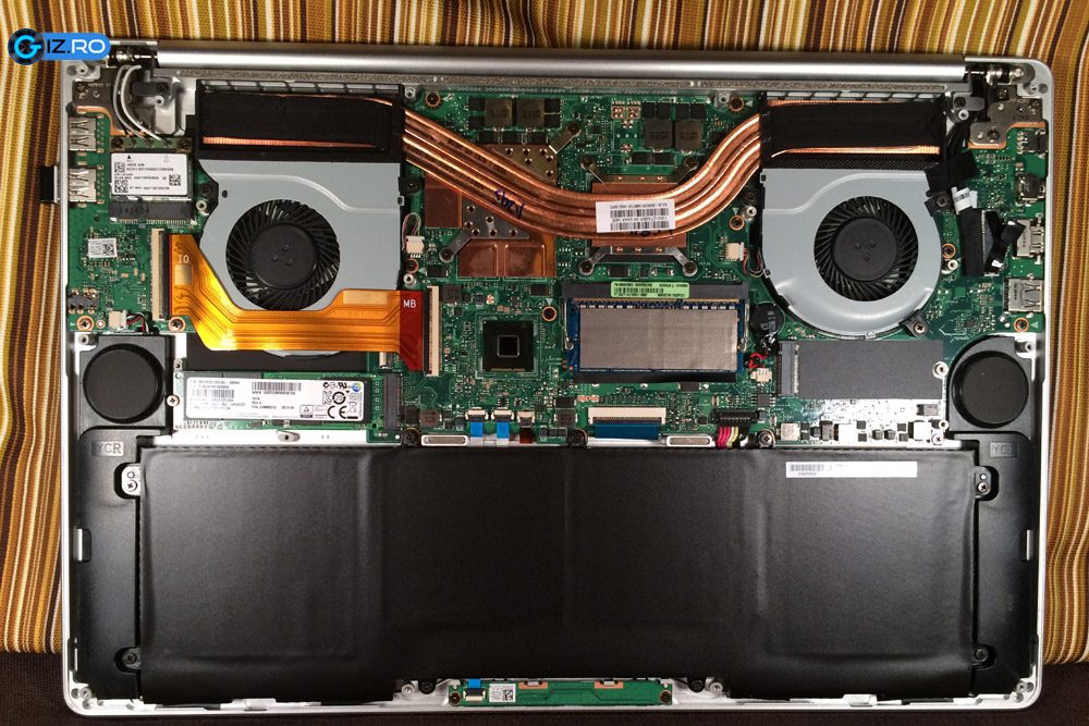 Interiorul lui Zenbook NX500