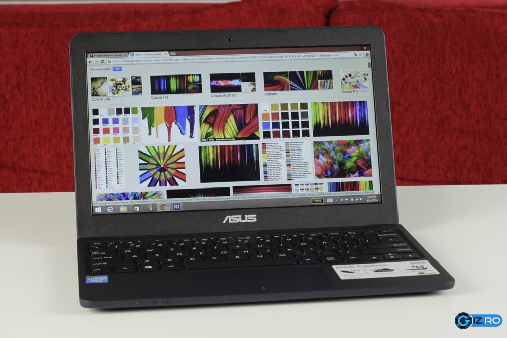 Ecranul lui X205TA este decent pentru acest segment de pret