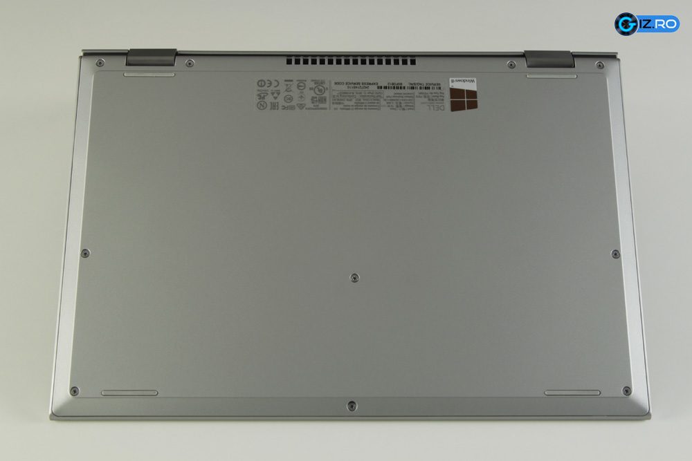 Spatele ultrabook-ului este simplu si elegant