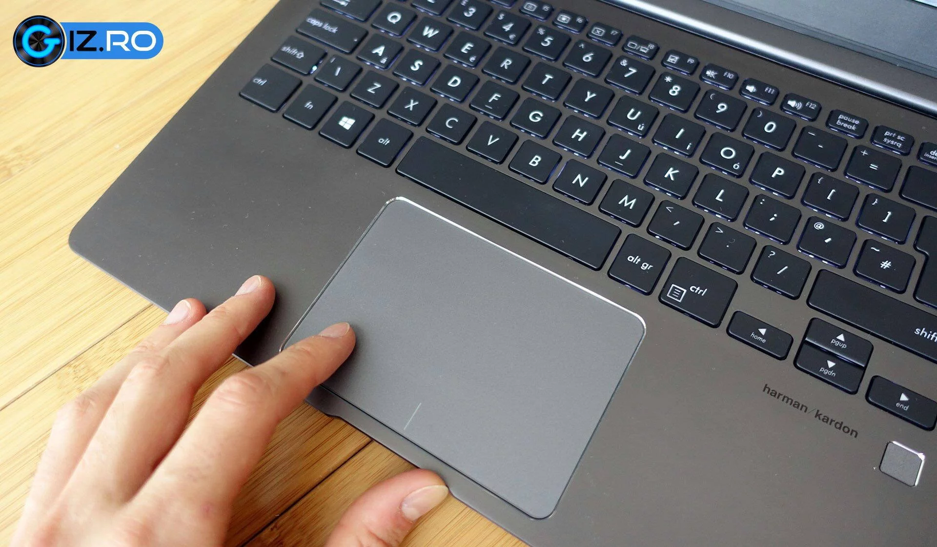 asus-zenbook-13-ux331-screen-trackpad