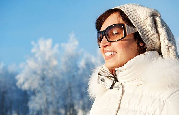 young-women-winter-sunglasses-11050199