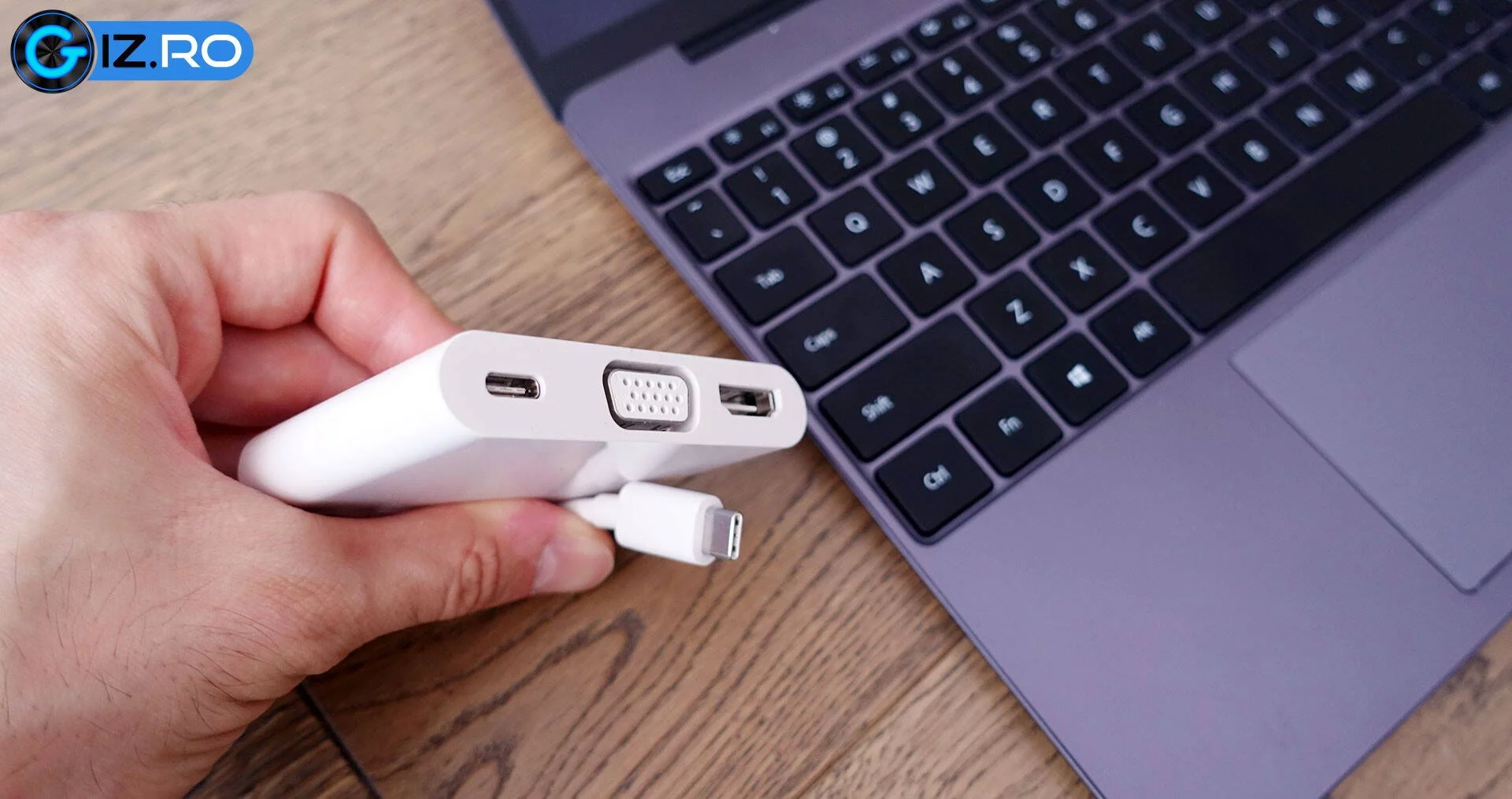 huawei-matebook-13--ports-replicator