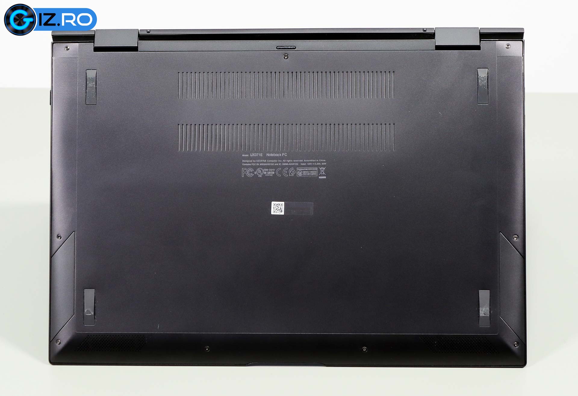 asus-zenbook-ux371-back