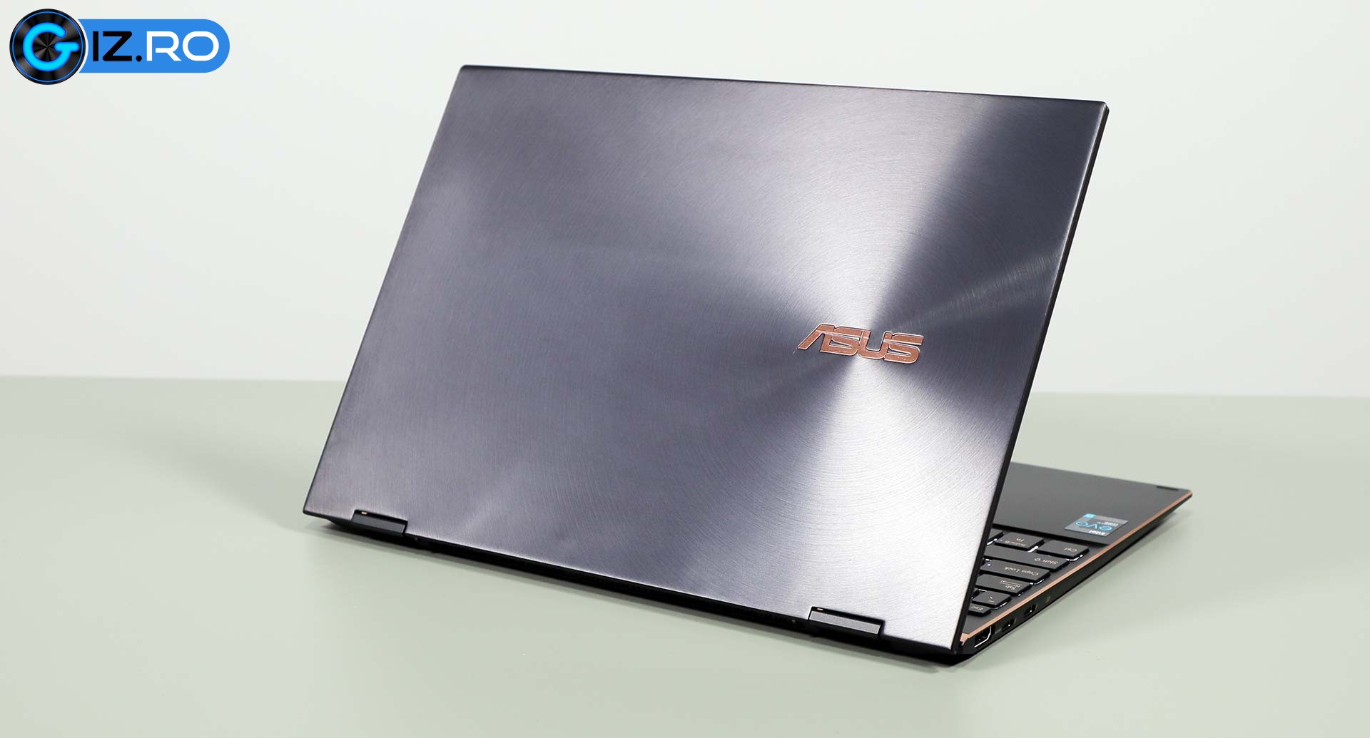 asus-zenbook-ux371-exterior
