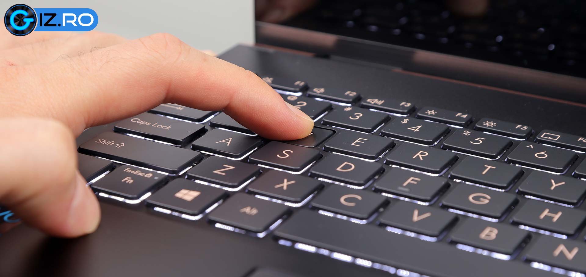 asus-zenbook-ux371-keyboard-stroke
