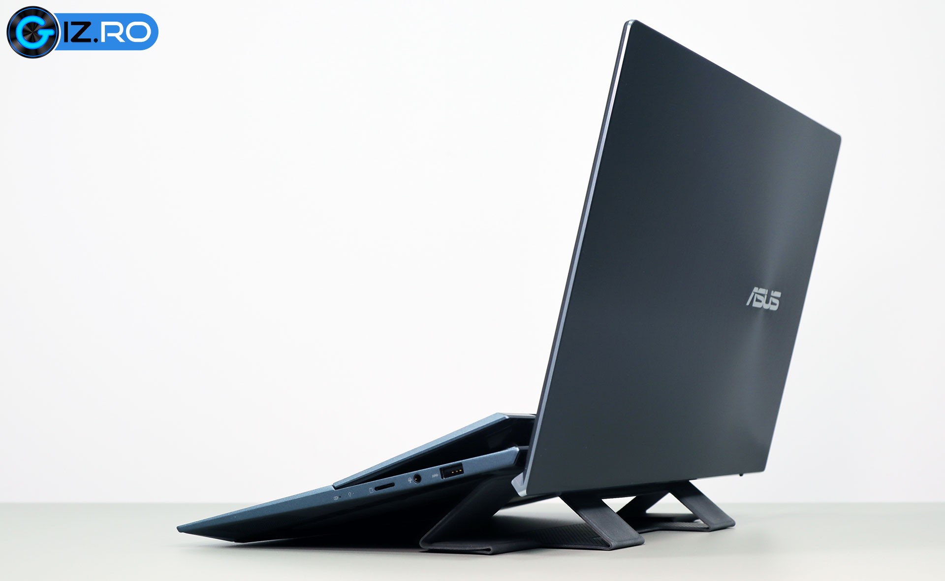 asus-zenbook-duo-14-kickstand2
