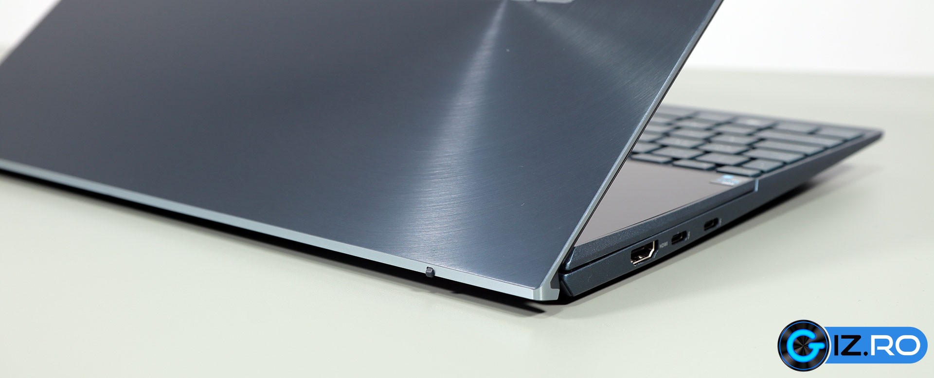 asus-zenbook-duo-14-uber-feet