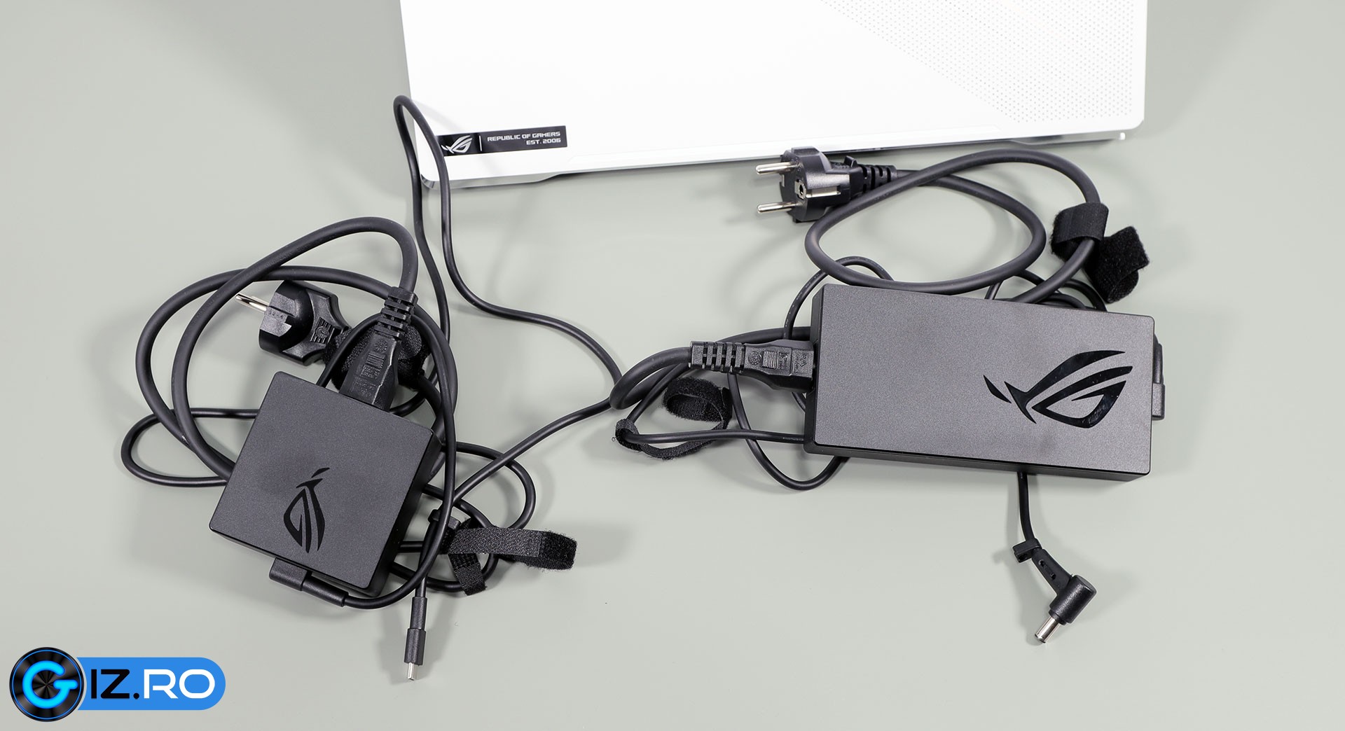 asus-rog-zephyrus-g15-chargers