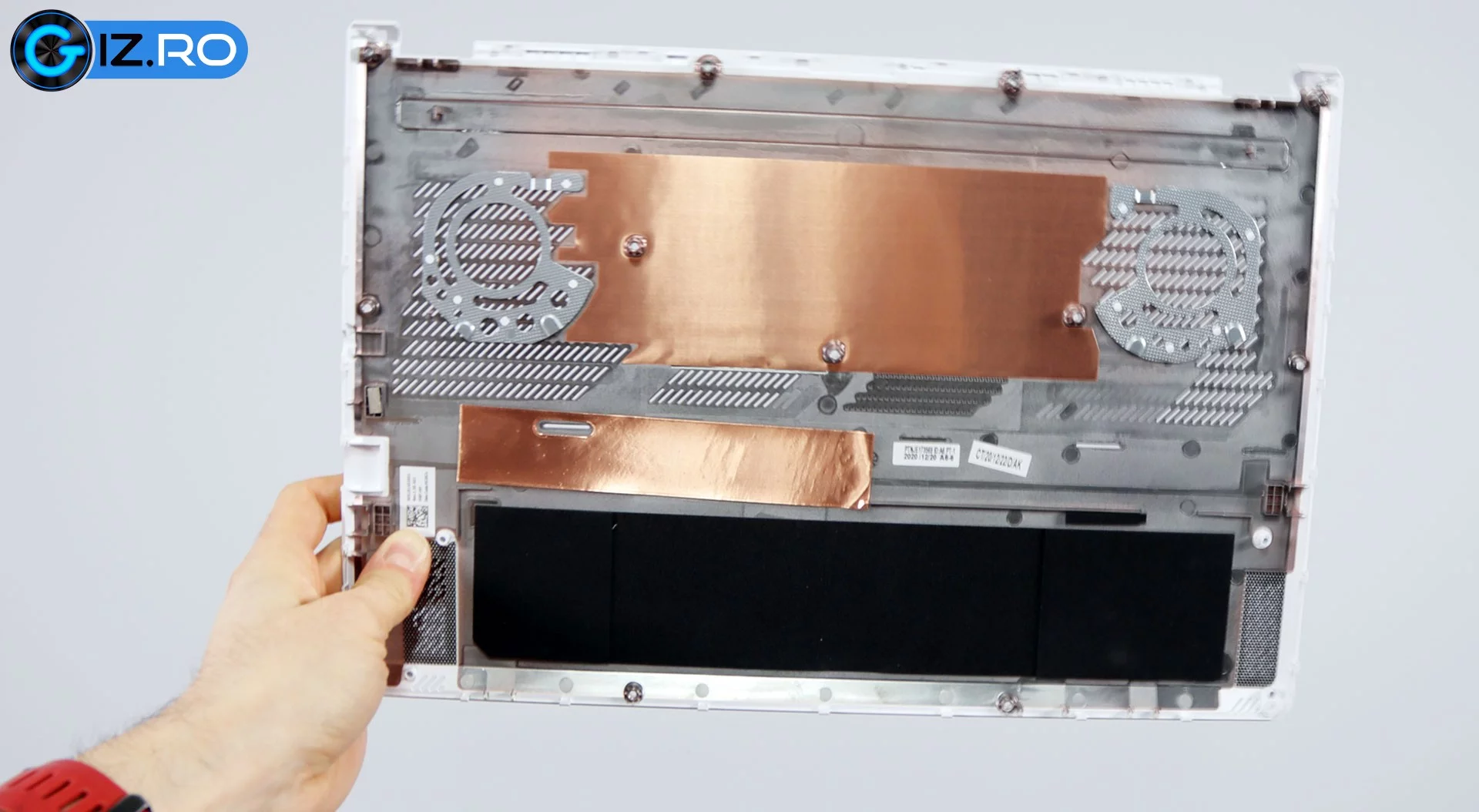 asus-rog-zephyrus-g15-cooling-back-interior