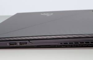asus rog zephyrus s17 sides right