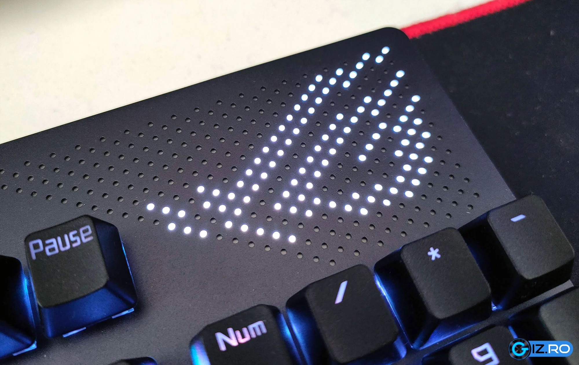 ASUS ROG Strix Flare II Animate AniMe Matrix ROG logo