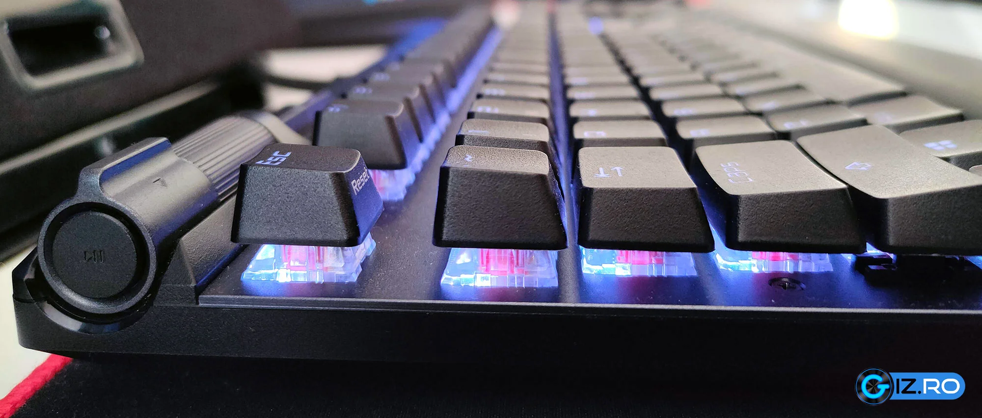 ASUS ROG Strix Flare II Animate side view