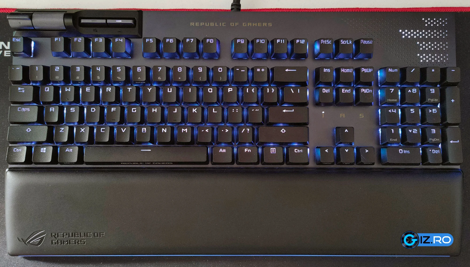 ASUS ROG Strix Flare II Animate top view with palm rest