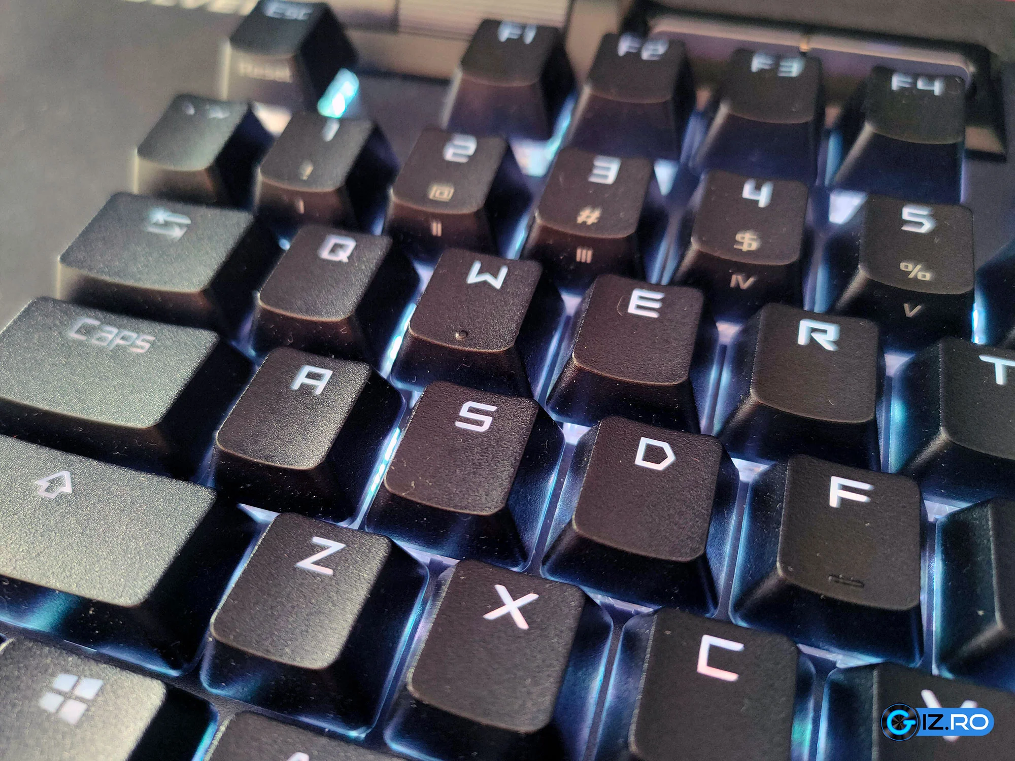 ASUS ROG Strix Flare II Animate wasd keys