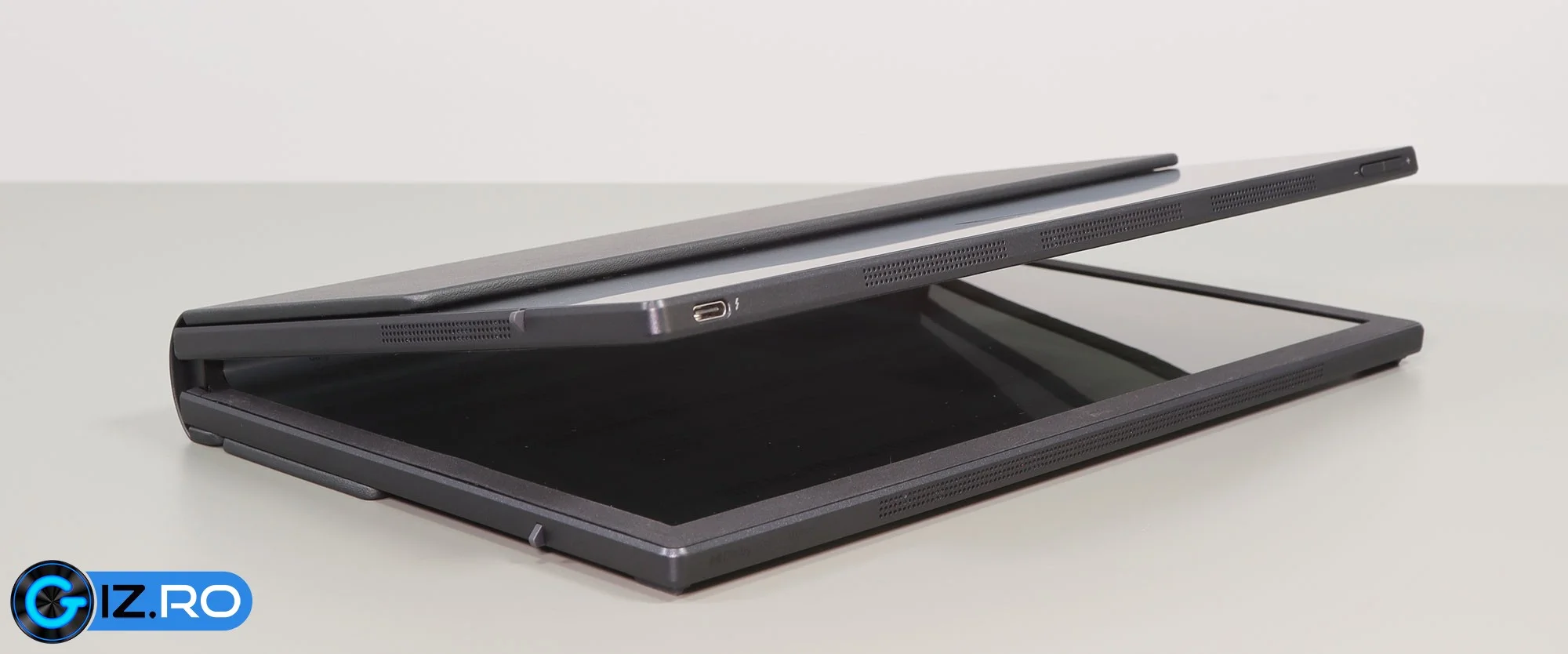asus zenbook 17 fold spoeakers